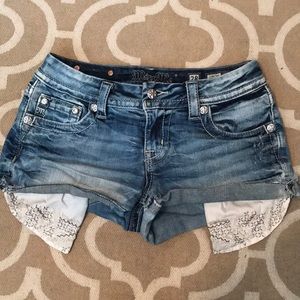 SOLD ‼️ Miss Me Shorts Size 28